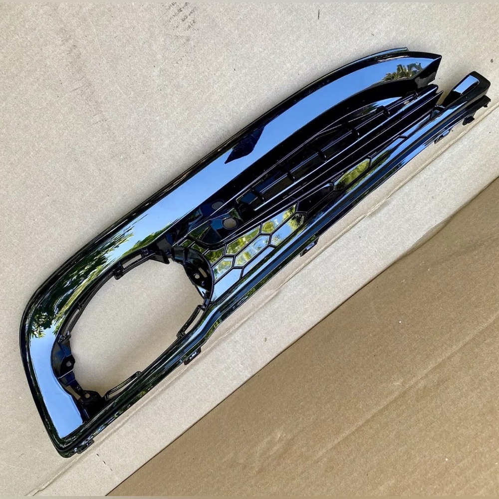 2013-15 HONDA CIVIC (RH) PASSENGER SIDE FOG LIGHT TRIM — NEW